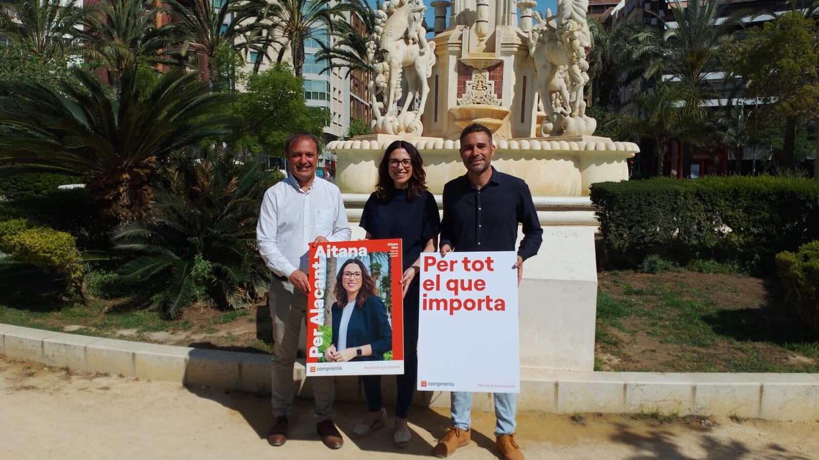 Natxo Bellido (d), Aitana Mas (c) y Gerard Fullana (i), en Alicante en la presentación del programa a las elecciones autonómicas 2023