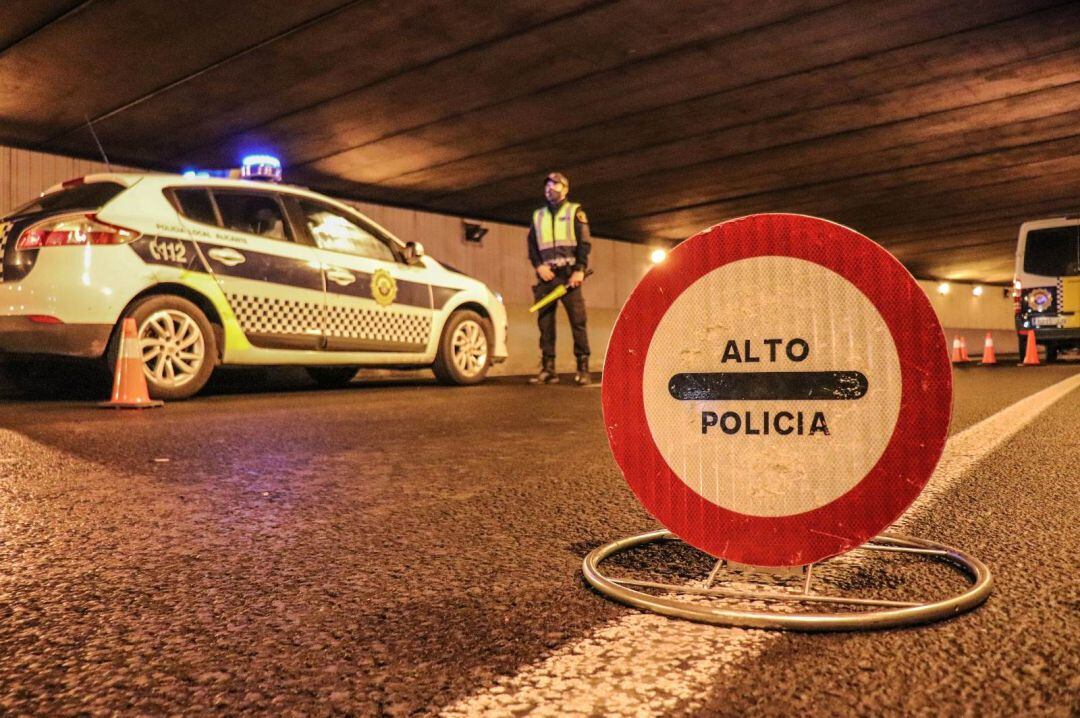 Imagen de uno de los controles de la Policía Local en Alicante