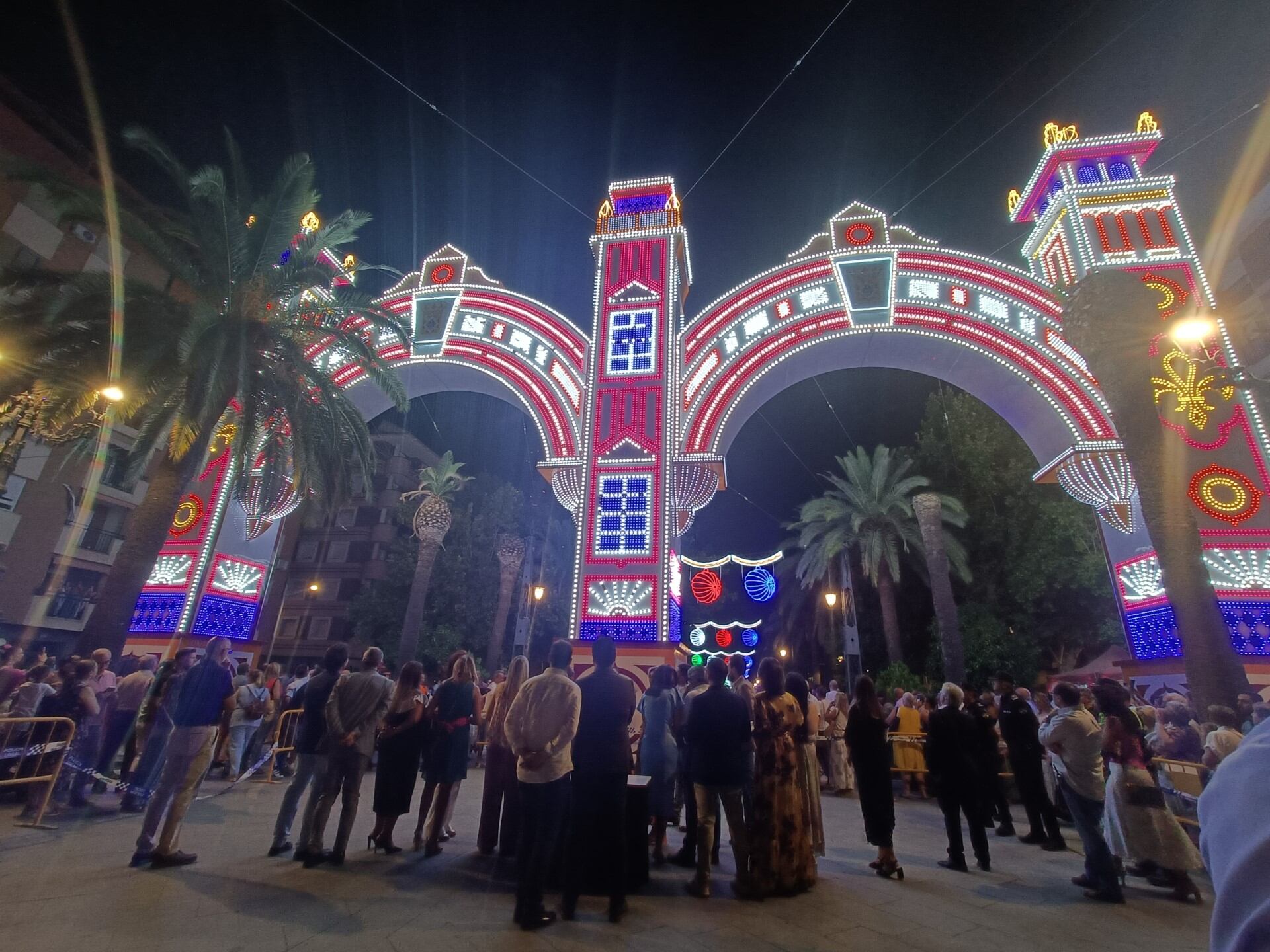 Portada de Feria en el Paseo de Linarejos