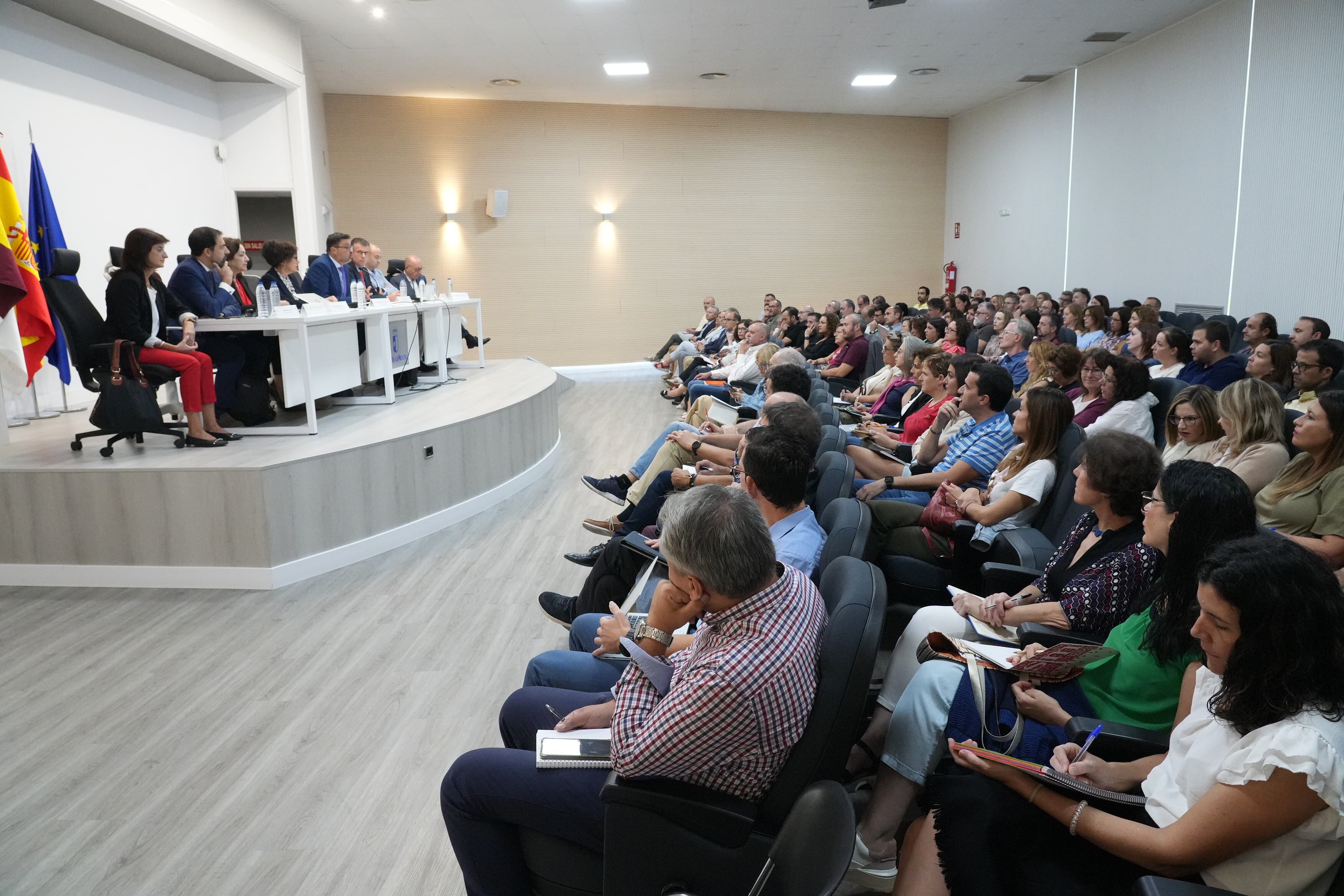 Reunión del consejero de Educación con los directores de centros de la provincia