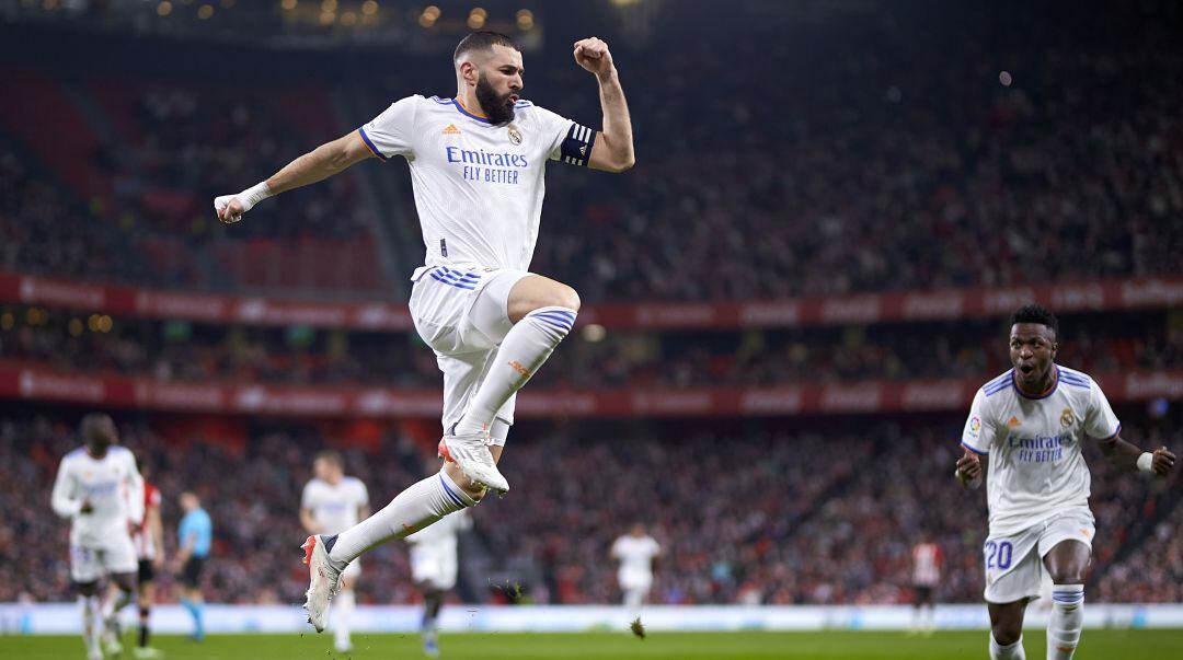 Karim Benzema celebra el primer gol en San Mamés