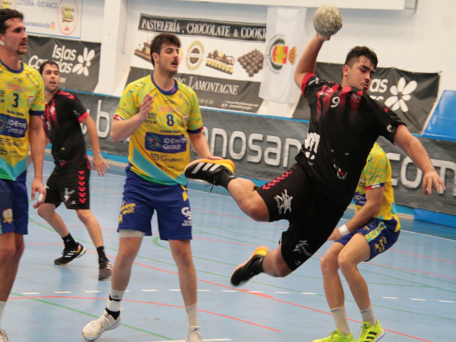 Lanzamiento del Balonmano Lanzarote Ciudad de Arrecife.