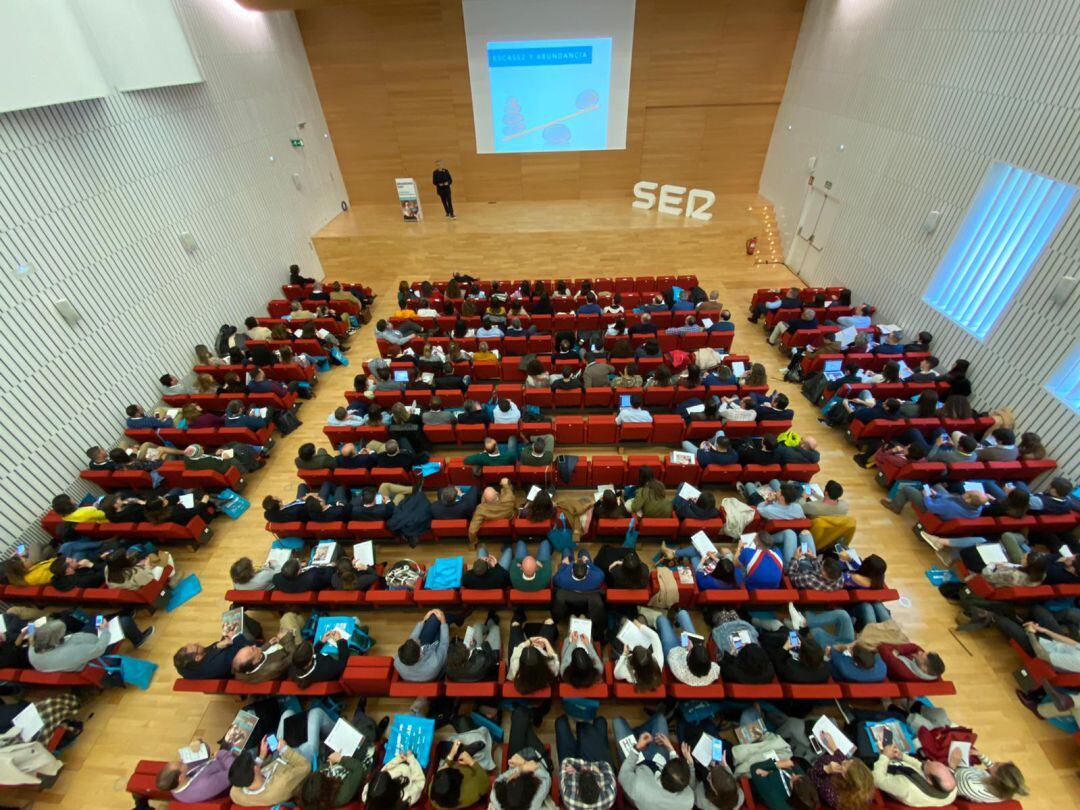 El público llena el salón principal del Palacio de Congresos de Córdoba durante la celebración del Branding Day organizado por la Cadena SER