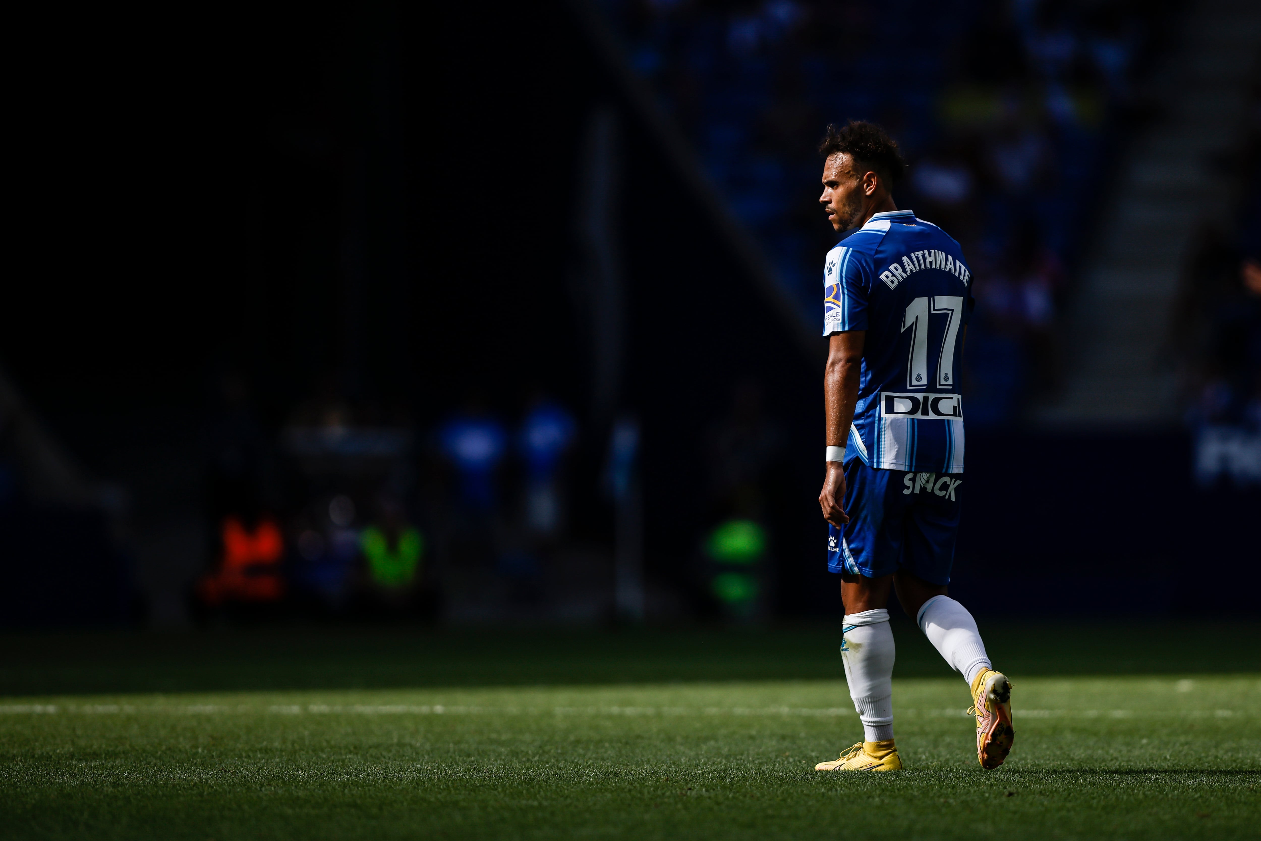 Braithwaite, con el dorsal 17 a la espalda, con el RCD Espanyol.