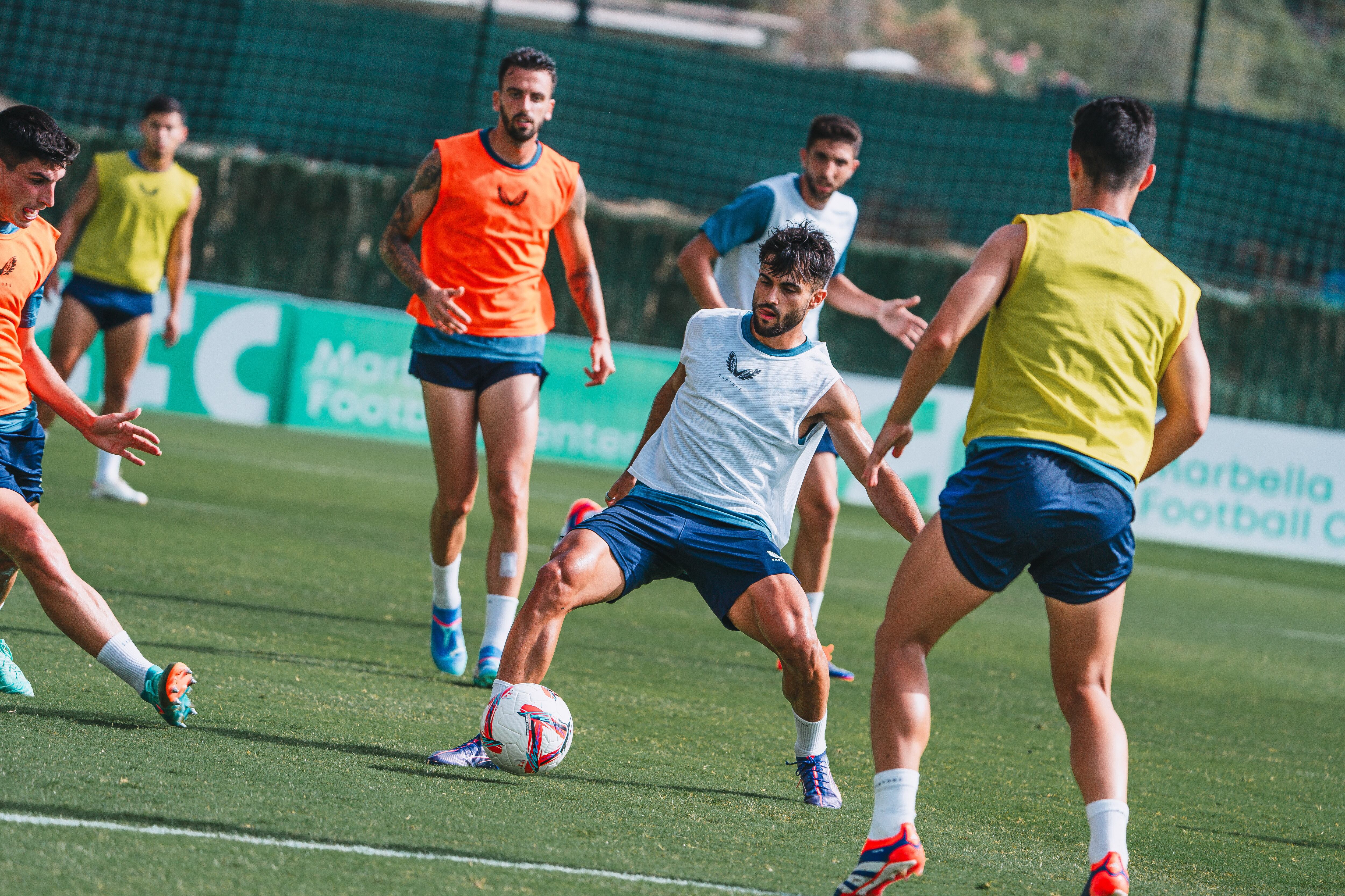 Arnau Puigmal es feliz con Rubi en el Almería y rindiendo a un buen nivel.