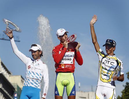 Nibali, con Mosquera y Velits, como campeón de la Vuelta a España 2010