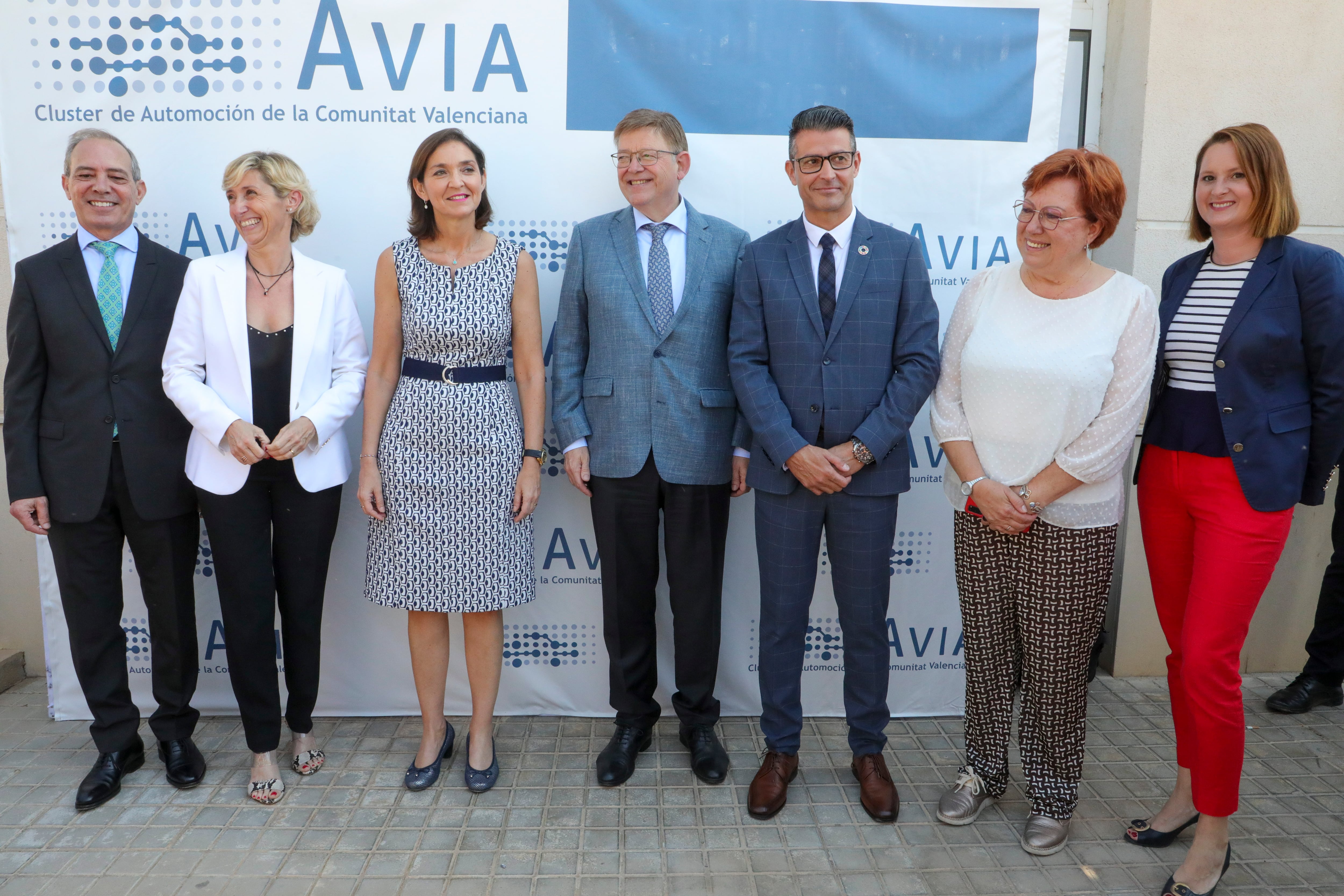 El president de la Generalitt, Ximo Puig, y la ministra de Industria, Reyes Maroto, entre otros, se reúnen con el Clúster de Automoción de la Comunitat Valenciana