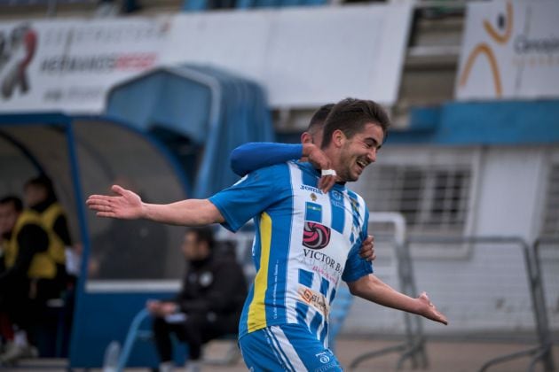 Adeva celebra su gran gol