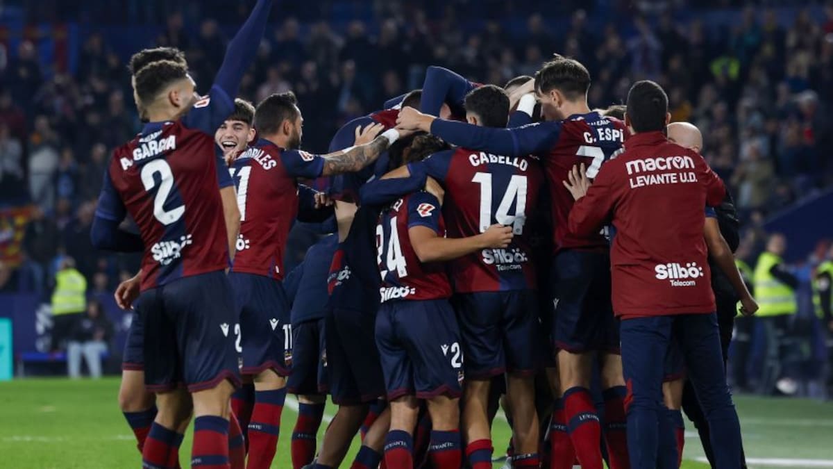 El Levante UD regresa a los puestos de play off de ascenso y derriba el muro del Málaga (4-2)