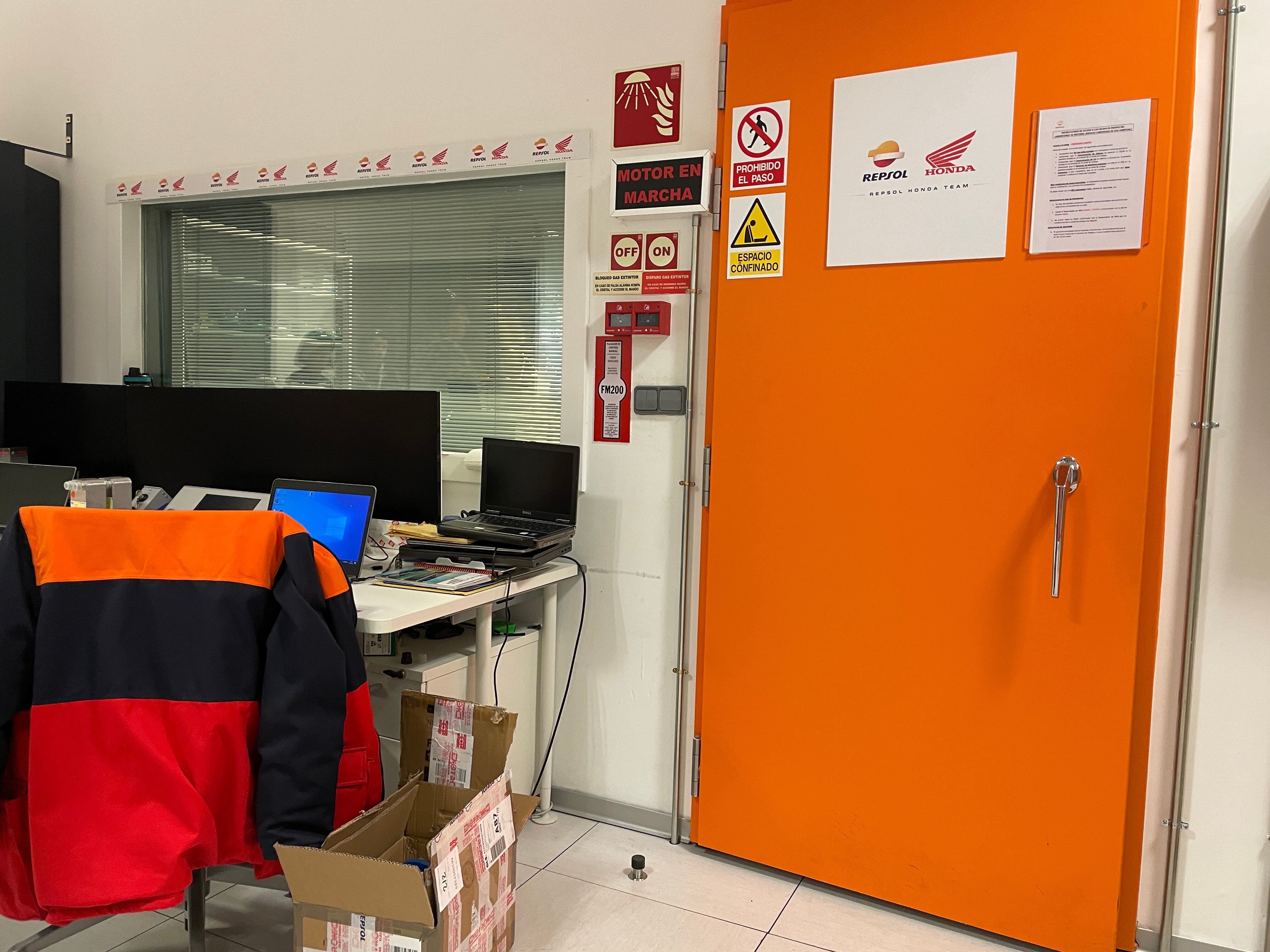 La cabina donde se ubica el motor de Honda en las instalaciones Repsol TechLab.