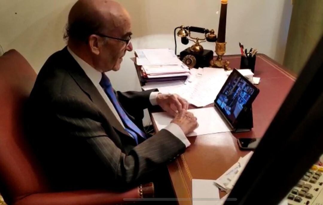 Rafael Torres, presidente de Virgen de las Viñas, en una videoconferencia con el Rey Felipe VI