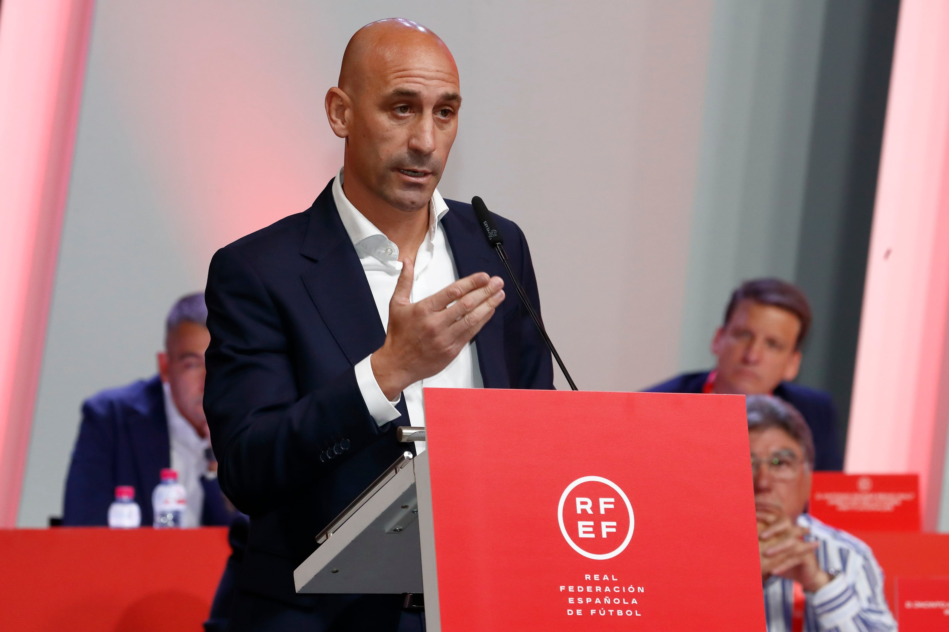 El presidente de la Real Federación Española de Fútbol, Luis Rubiales, durante su intervención en la Asamblea General