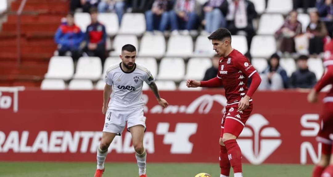 Partido disputado entre Albacete y Alcorcón en el Belmonte