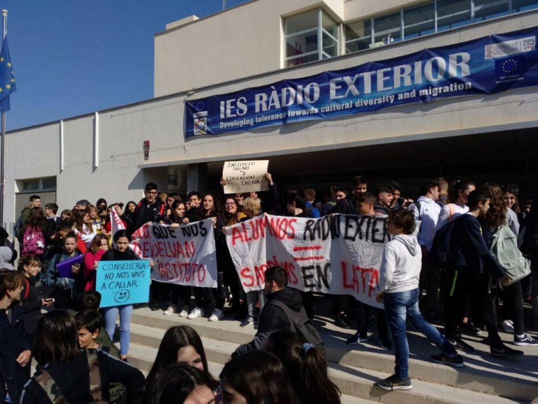 Protesta de los alumnos por falta de espacio en el instituto (imagen de archivo)