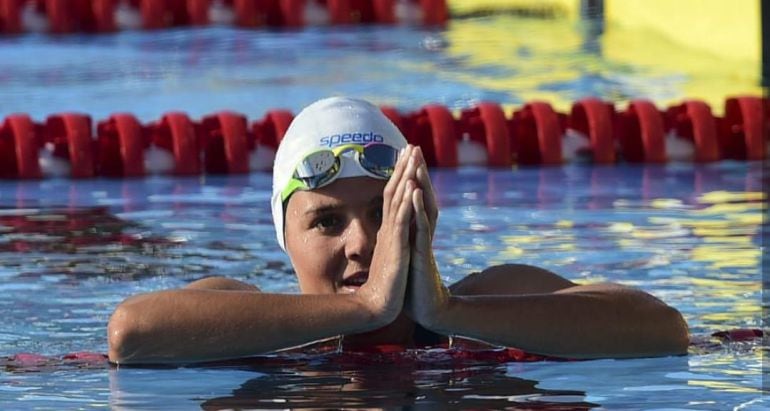 Catalina Corró en la piscina