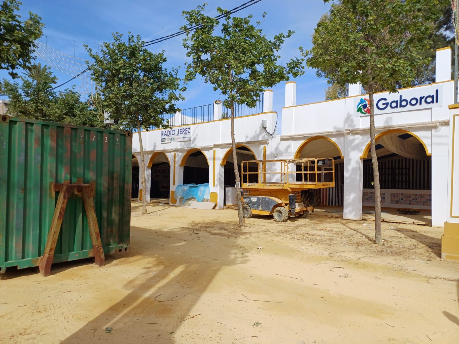 Fachada de la caseta de Radio Jerez