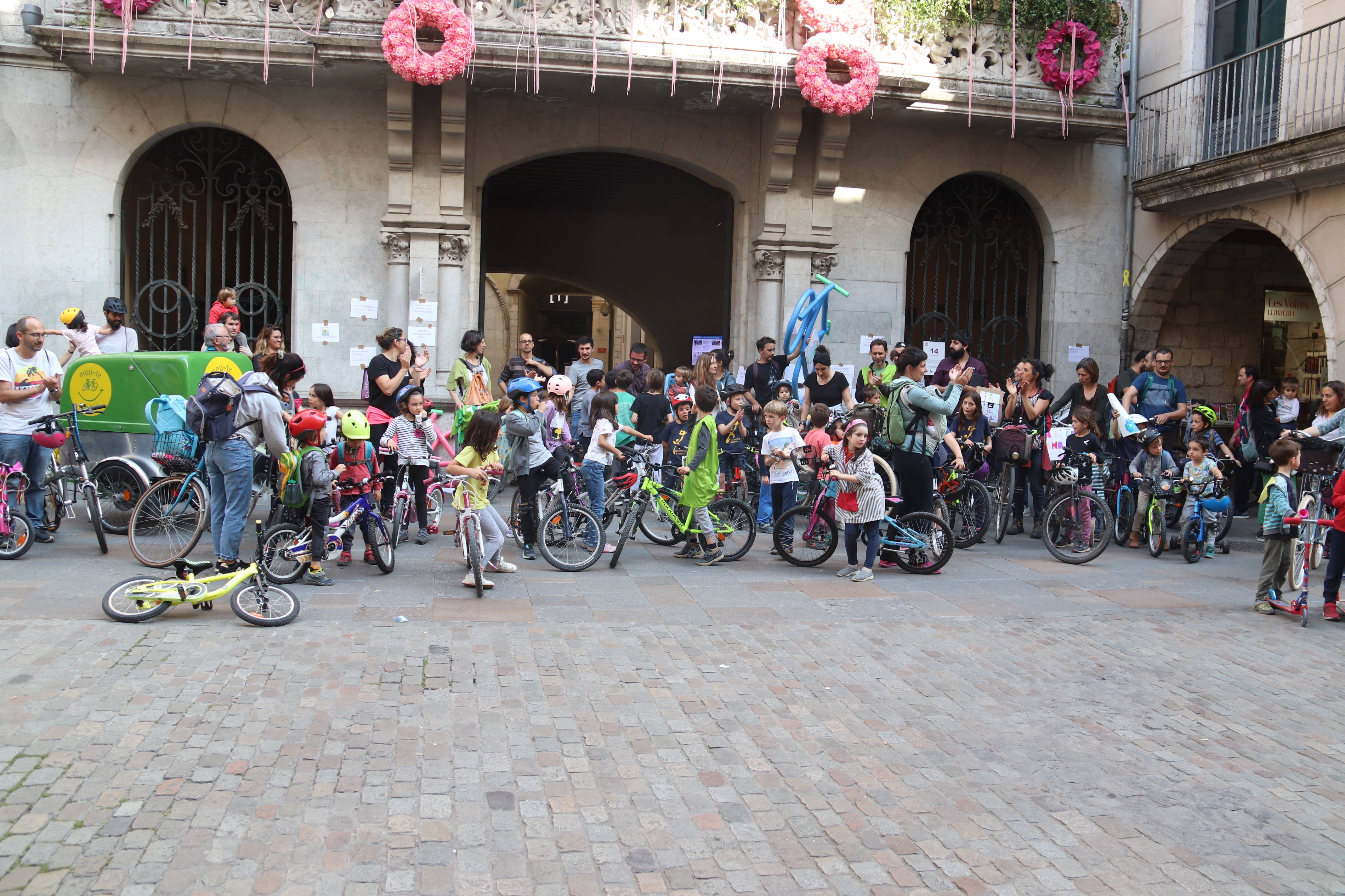 Concentració de Revolta Escolar a la Plaça del Vi de Girona.