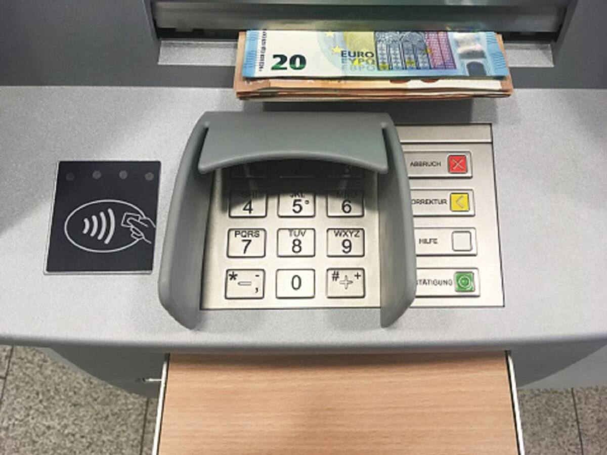 Estafa 12.000 euros a la anciana que cuidaba