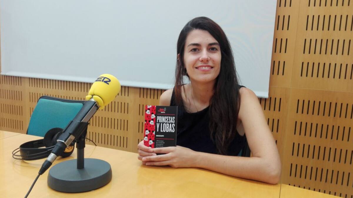 La poetisa valenciana Mississippi publica Princesas y Lobas