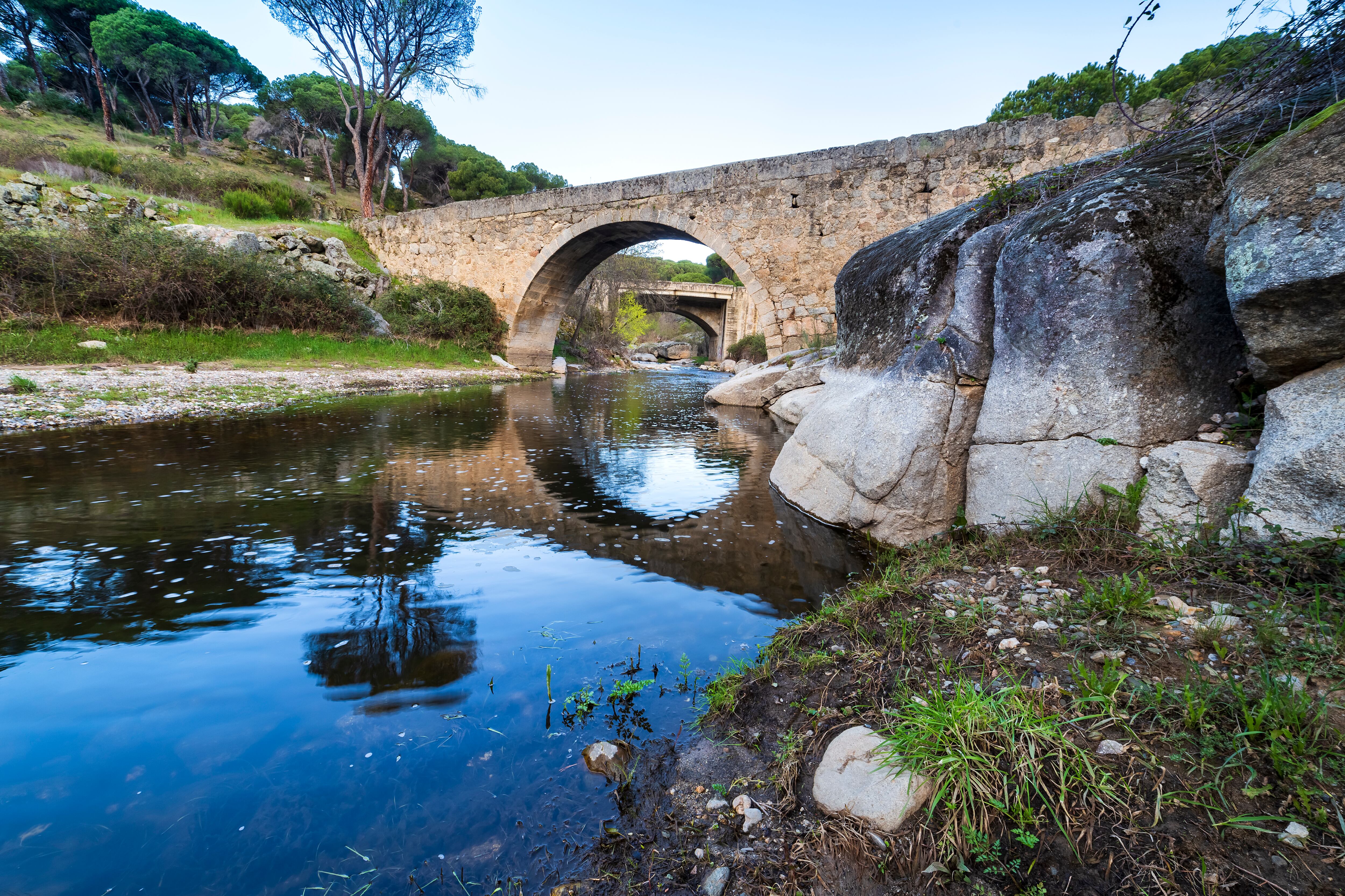 Puentes sobre el rio Becedas en El Hoyo de Pinares. Ávila.