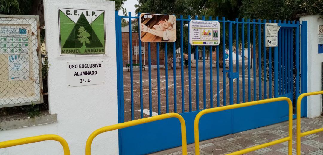 Puerta del CEIP Manuel Andújar de La Carolina.