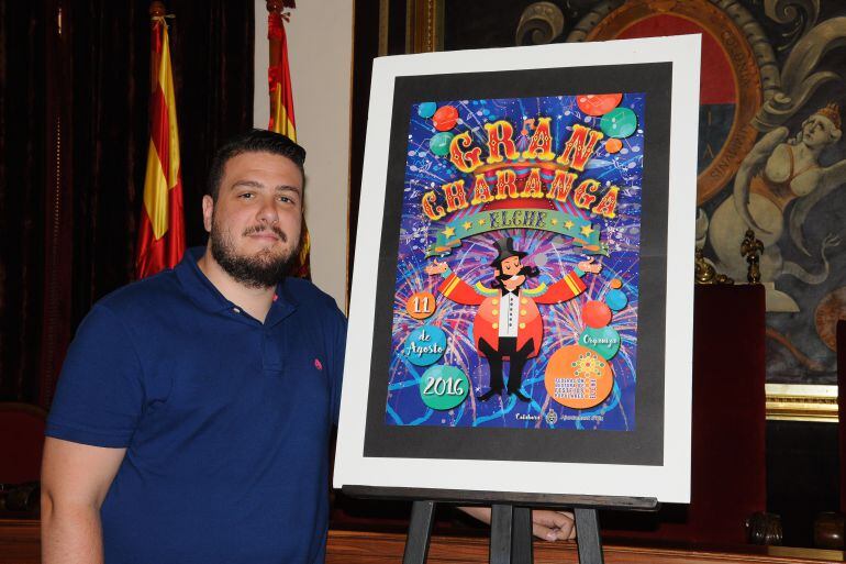 Álvaro Abellán y su cartel anunciador de la Gran Charanga