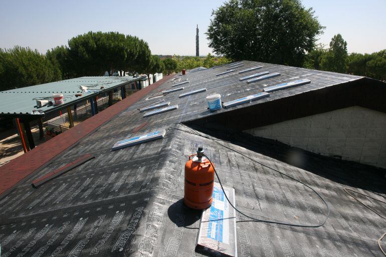 Obras en la cubierta de uno de los centros