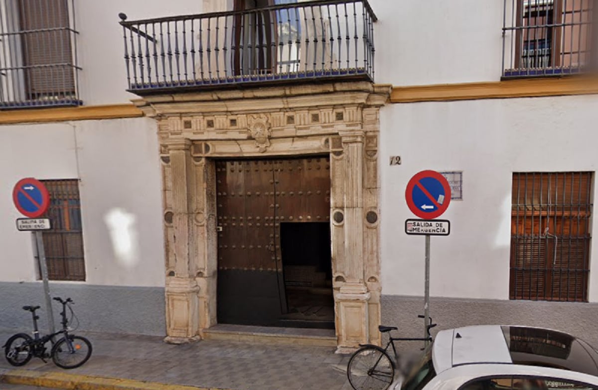 En el número 12 de la calle Santa Clara se ubica la iglesia ortodoxa ucraniana en Sevilla