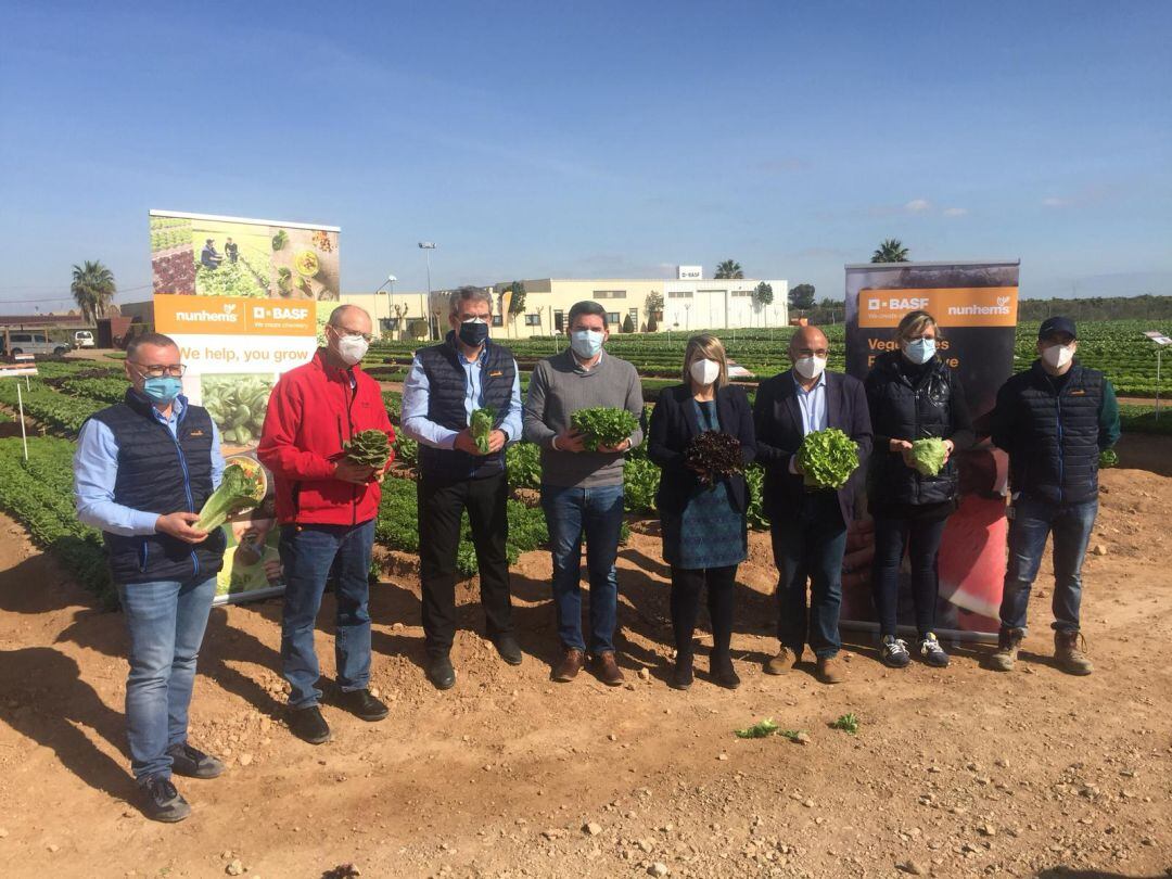 El consejero Luengo ha visitado el centro de mejora genética de BASF en La Palma (Cartaena) junto a la vicealcaldesa Noelia Arroyo