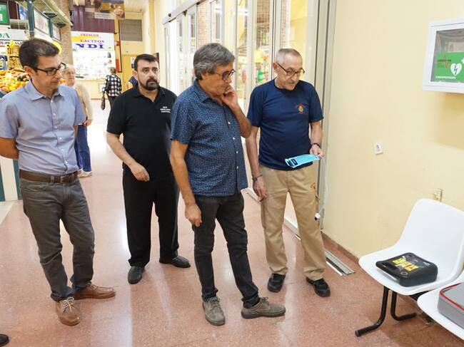 Se han instalado tres desfibriladores, uno en el mercado de San Francisco y dos en el mercado Central