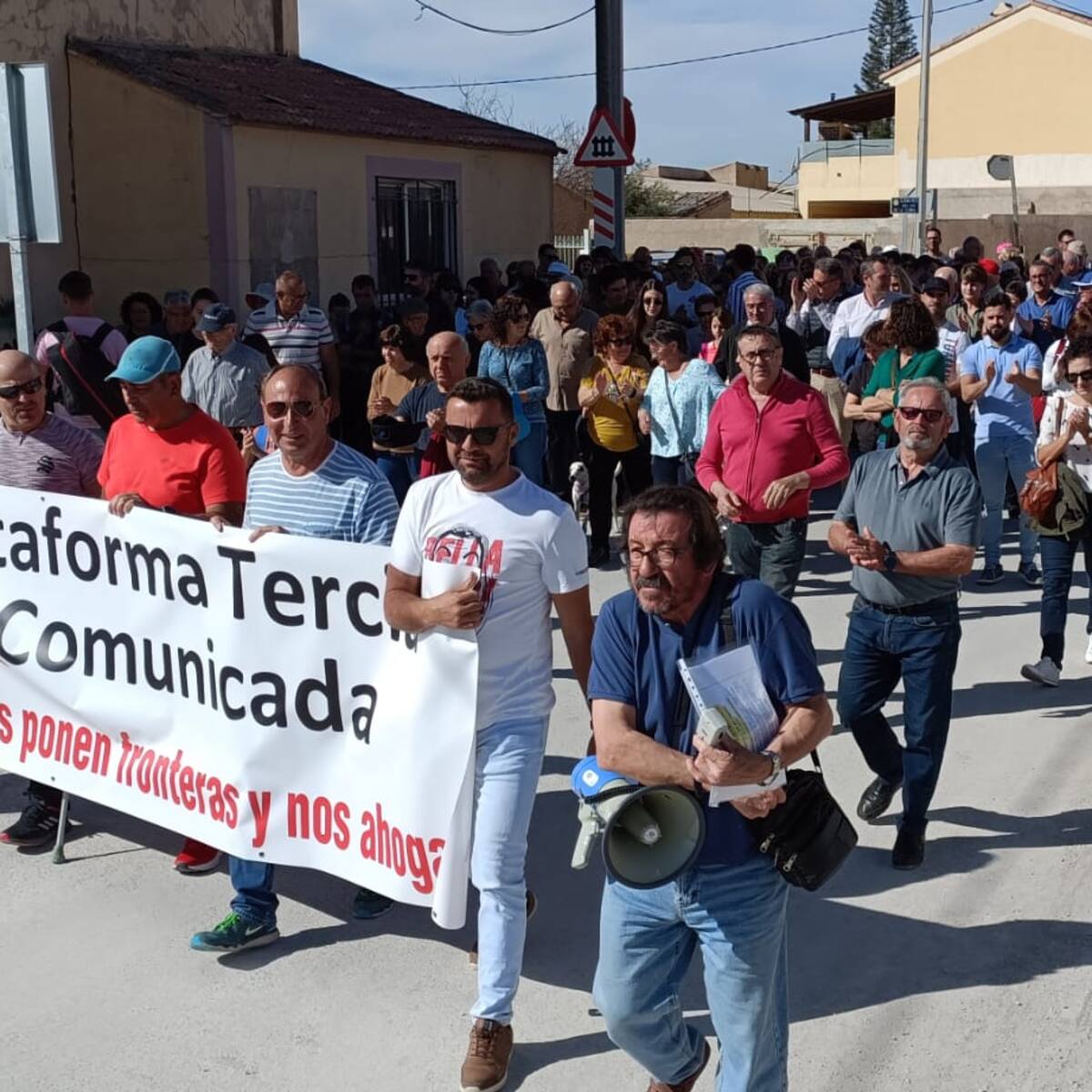 Vecinos de Tercia denuncian que diversos lugares de la pedanía lorquina están incomunicados por las obras del AVE y la Ronda Central