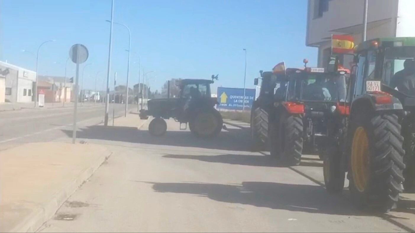 Tractorada en la salida desde Miguel Esteban