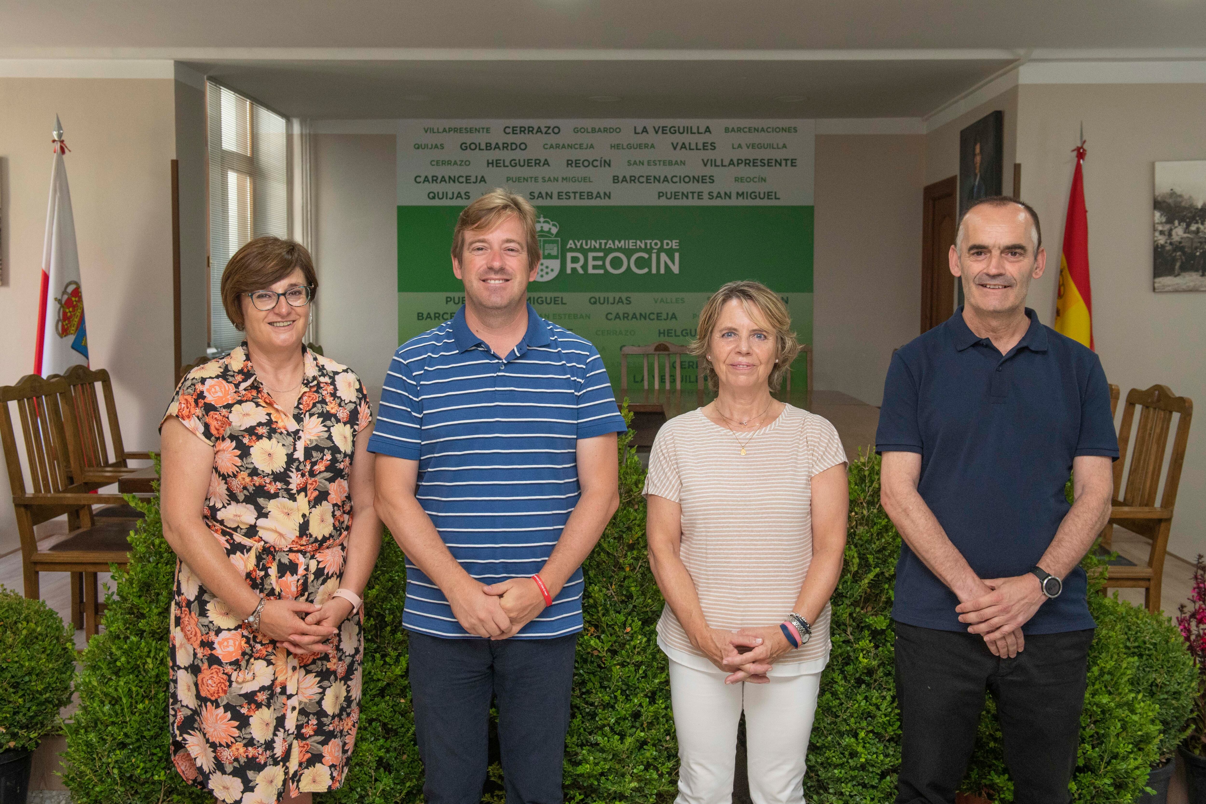 Margari Martínez, Pablo Diestro, Miriam Arozamena y Antonio Pérez Ruiz presentan la prueba '10 km Valle de Reocín. Memorial Celia Barquín'