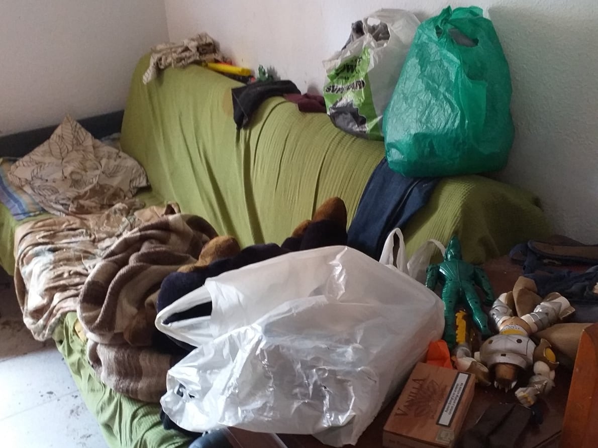 Aspecto que presentaba la vivienda donde fue hallado el menor en Málaga