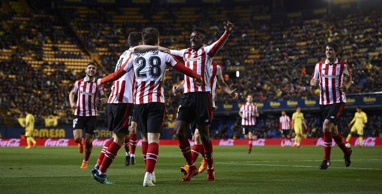 VILLARREAL, SPAIN - APRIL 09: Players of Athletic Club celebrates a goal during the La Liga match between Villarreal and Athletic Club at Estadio de la Ceramica on April 9, 2018 in Villarreal, Spain