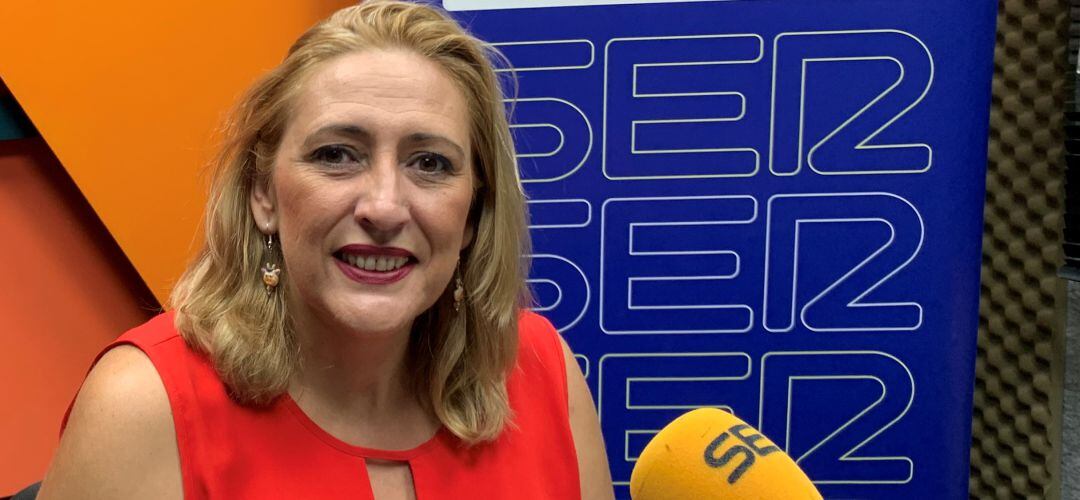 Almudena García, primera mujer cohetera de los encierros de Sanse