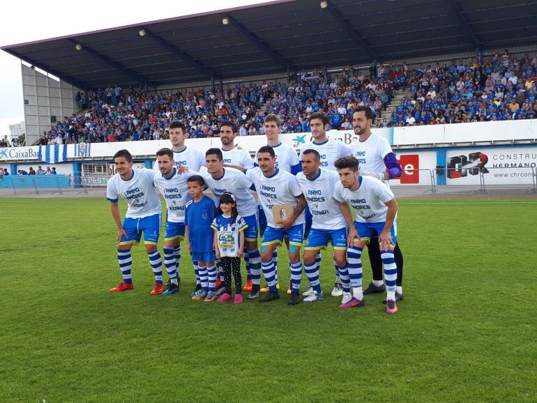 Los blanquiazules vistieron camisetas de apoyo hacia sus compañeros lesionados, Del Olmo y Keanu.