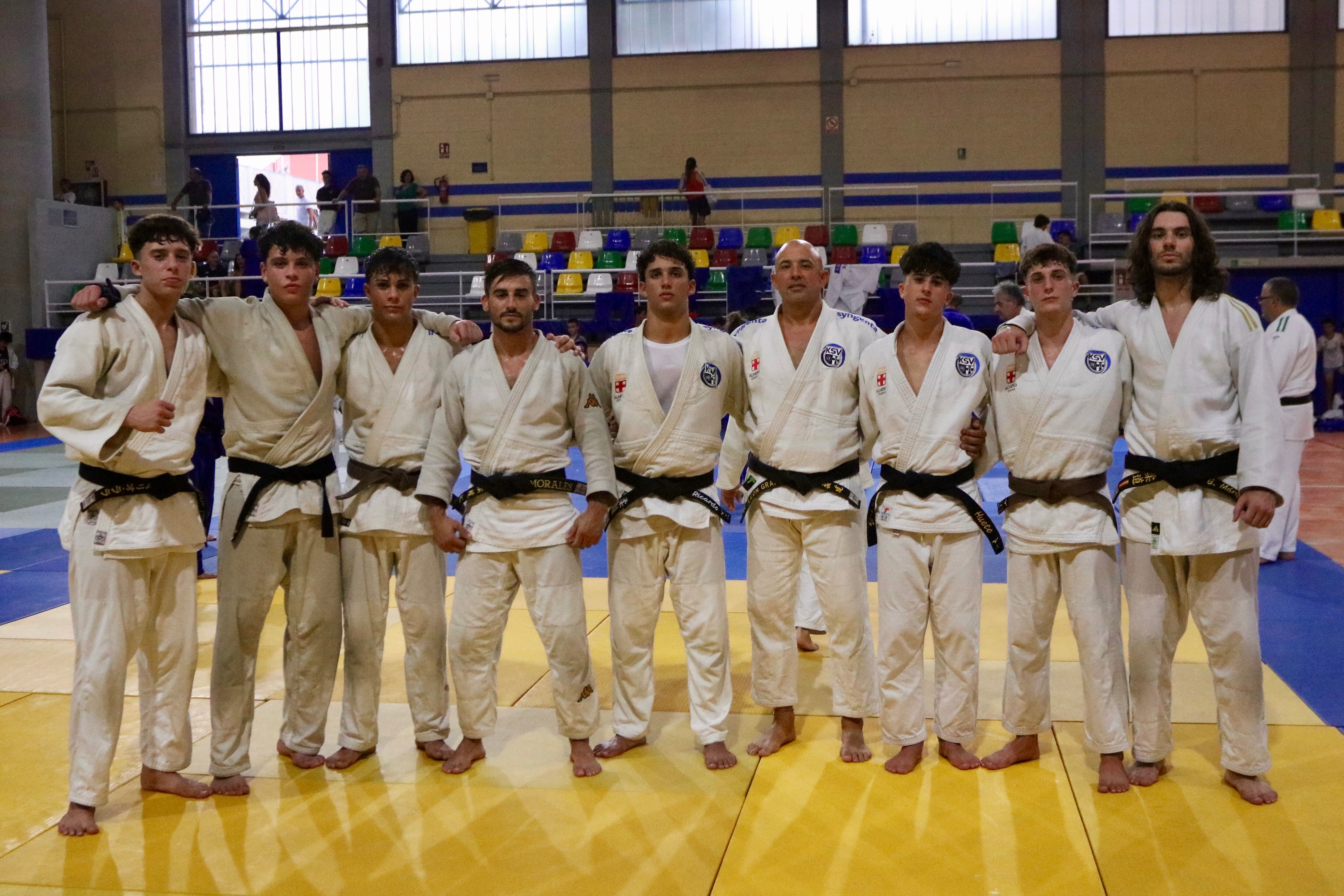 Los judocas que participaron en la competición.