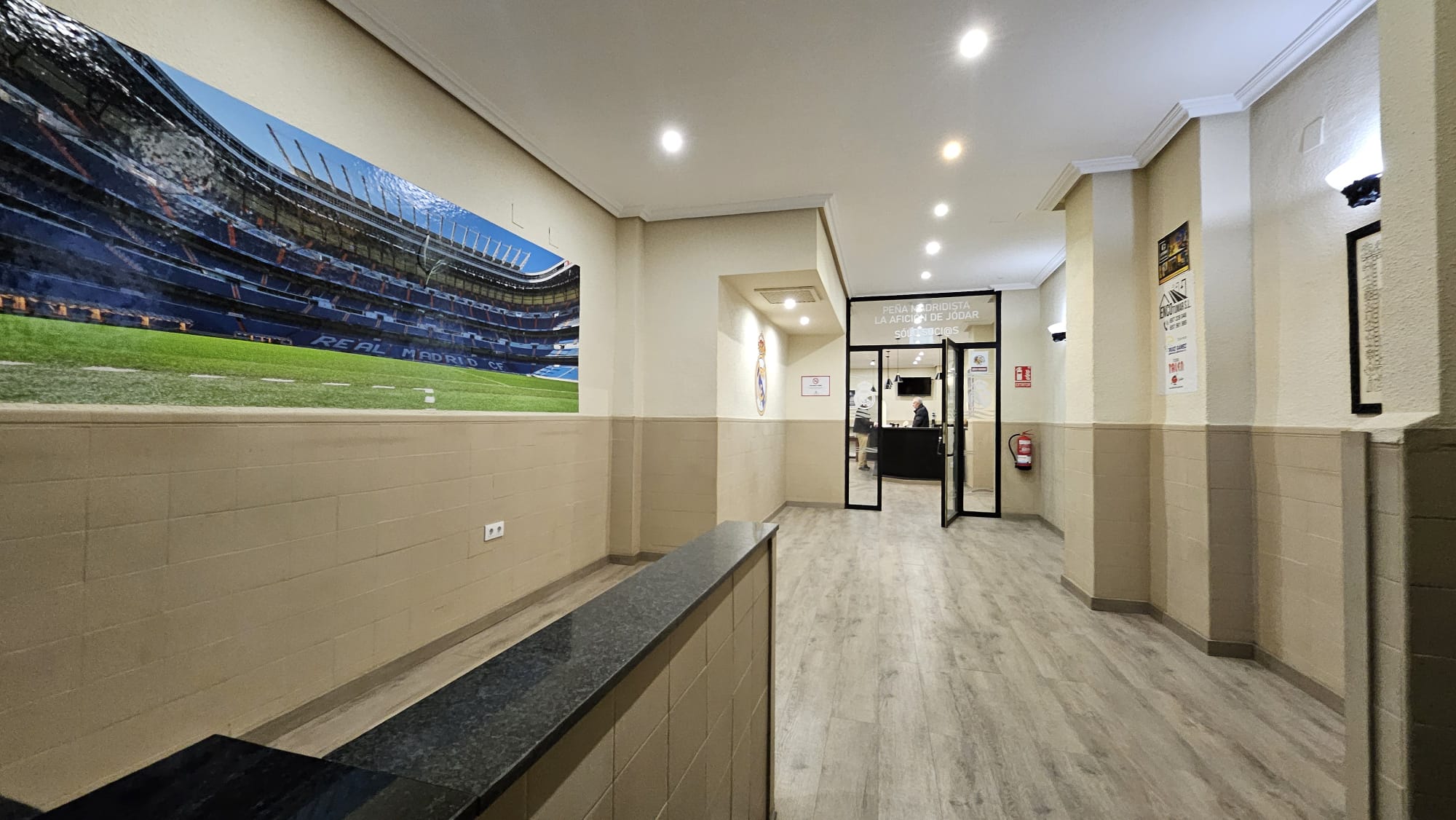 Entrada a las instalaciones de la nueva sede de la Peña Madridista &#039;La Afición de Jódar&#039;