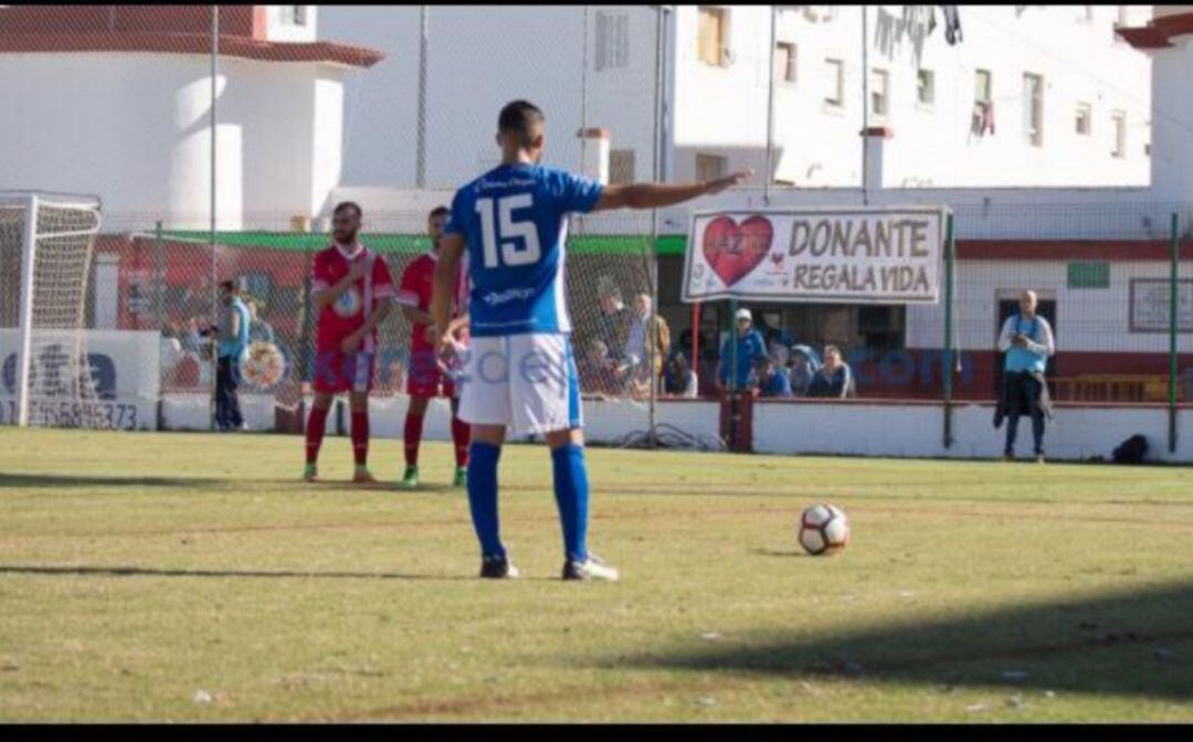 Biri a punto de lanzar una falta en su etapa como jugador del Xerez DFC. 