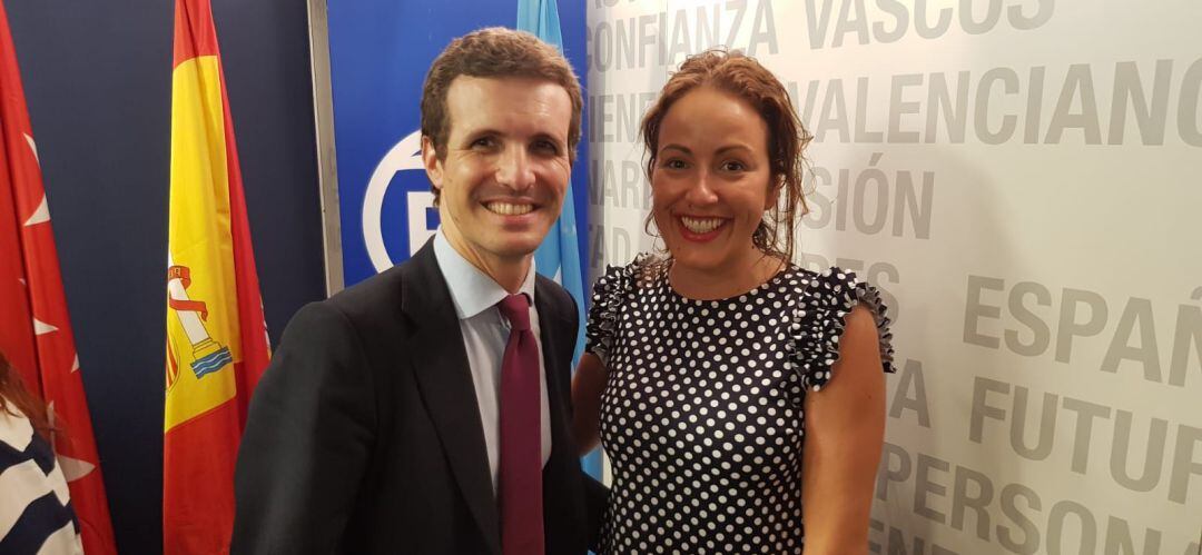 Lucía Fernández junto a Pablo Casado