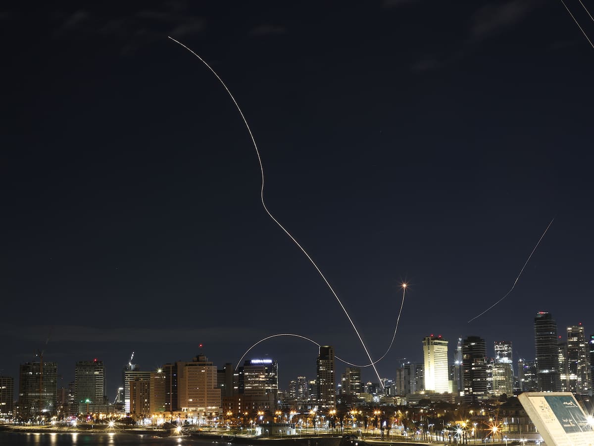 El presidente iraní, el jefe del poder judicial y un jurista: así es el consejo que asumirá de forma temporal el liderazgo de Irán