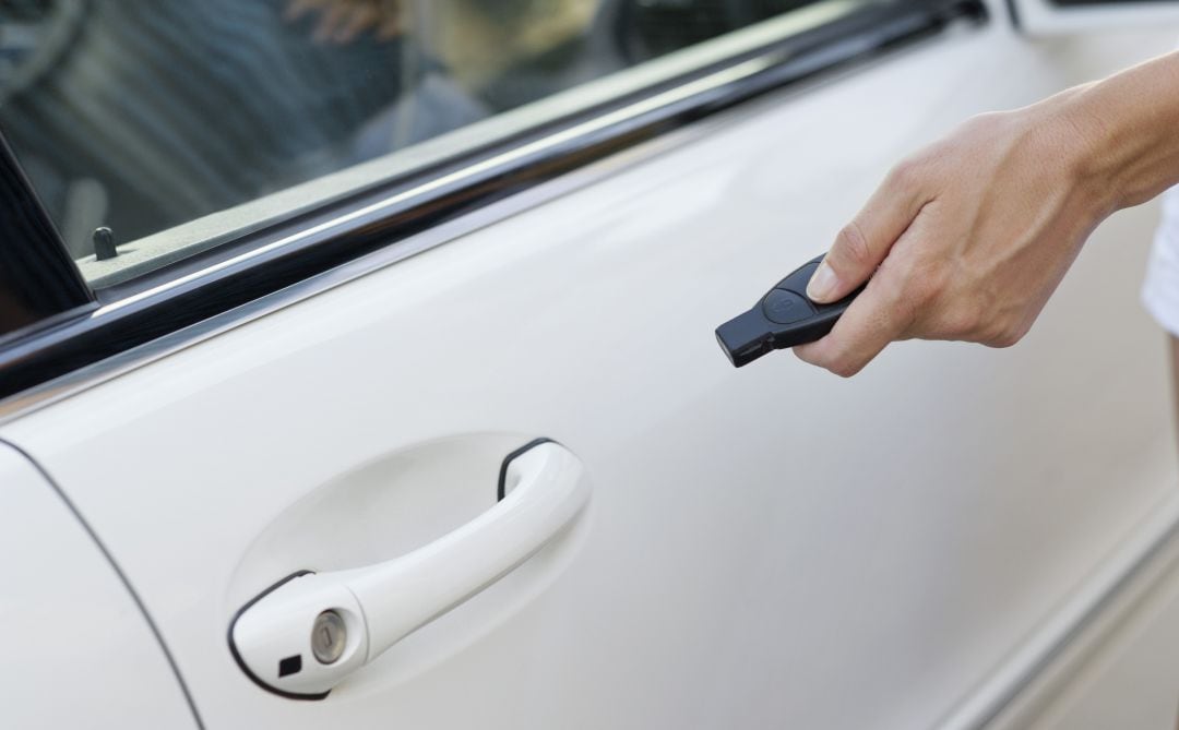 Los ladrones utilizaban un inhibidor que hacía que el mando a distancia del coche no funcionara