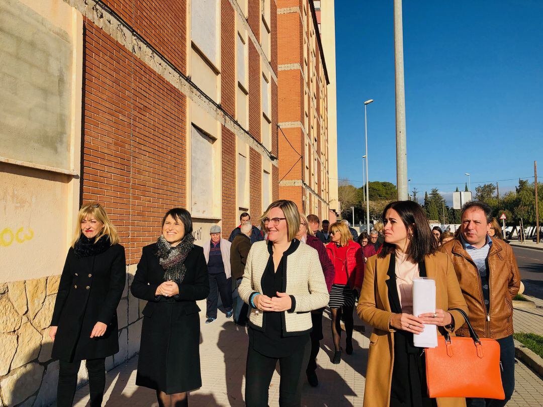 Visita de la consellera Salvador y la alcaldesa de Almassora, Merche Galó al edificio 167