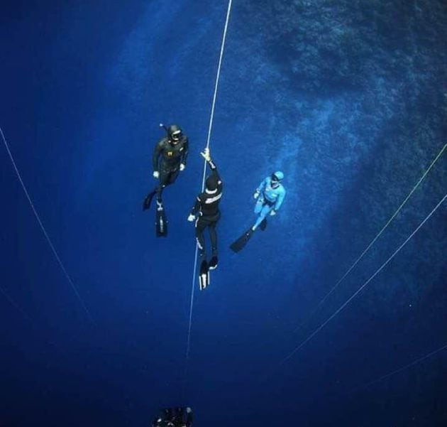 Ascendiendo de las profundidades del mar