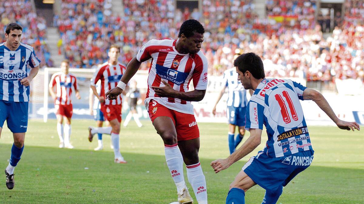 Kalu Uche con la UD Almería