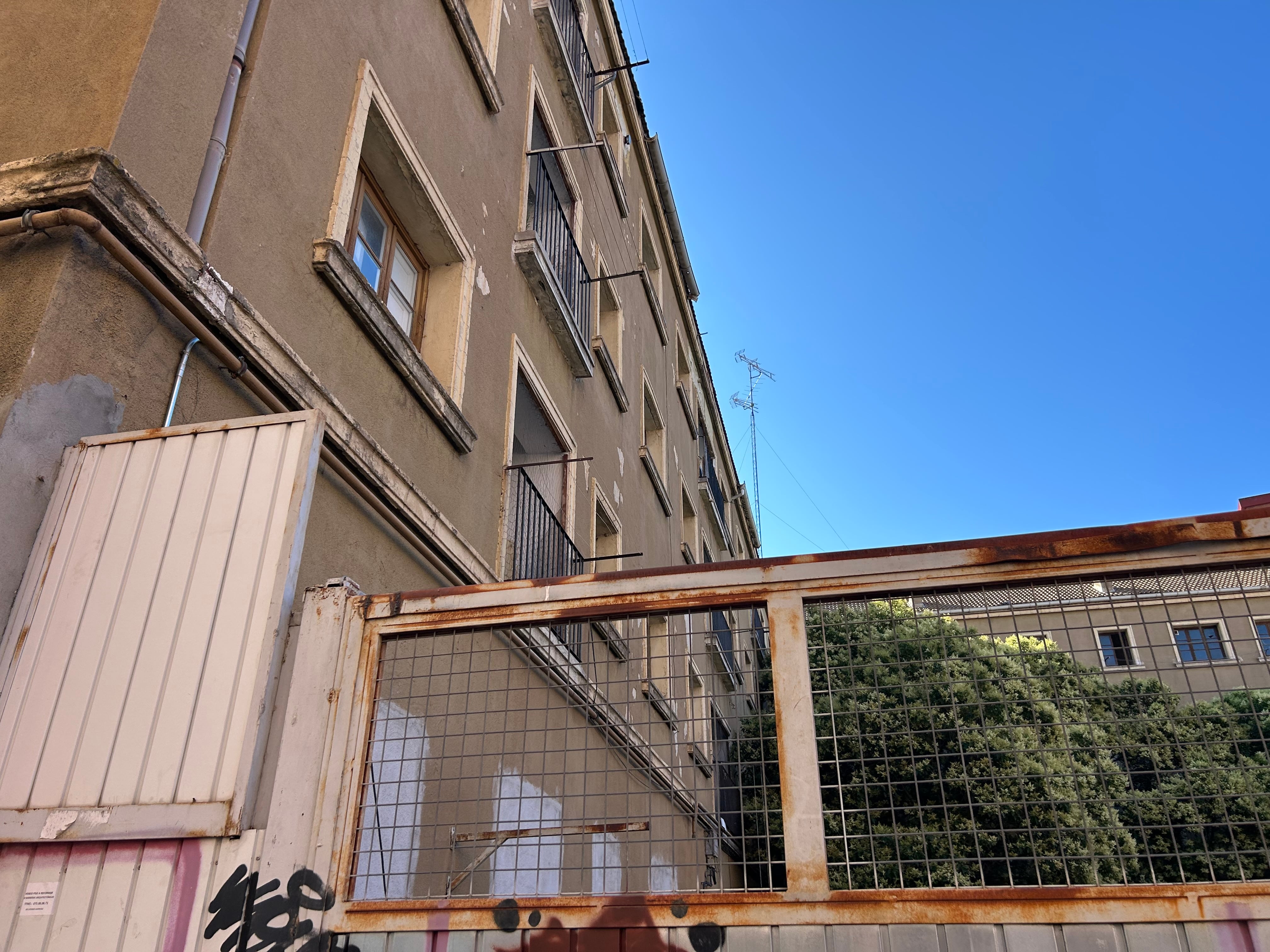 Antiguo cuartel de la Guardia Civil en la plaza Vadillos | Cadena SER