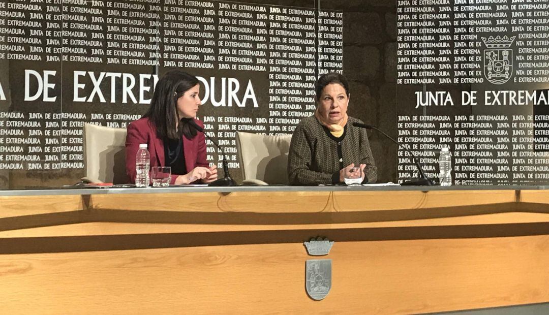 La portavoz de la Junta y la consejera de Administración Pública