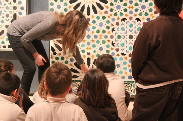 Programa de dibujo con niños y familias en la Alhambra de Granada