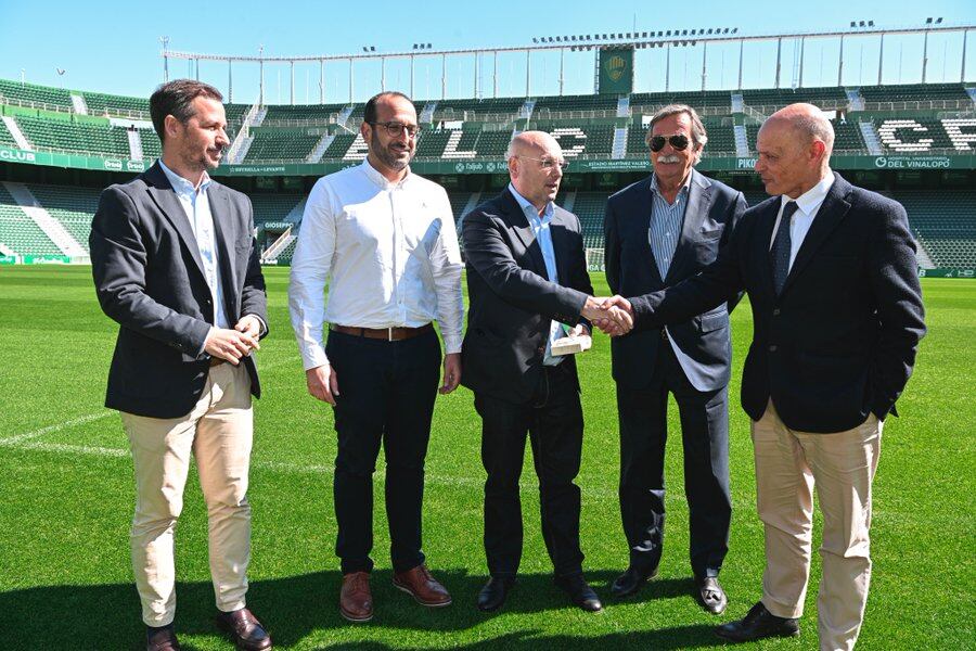 Un momento de la presentación del &quot;Día de la Afición&quot; en el Martínez Valero